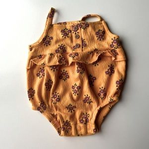 Carters baby girl bloomer size newborn EUC